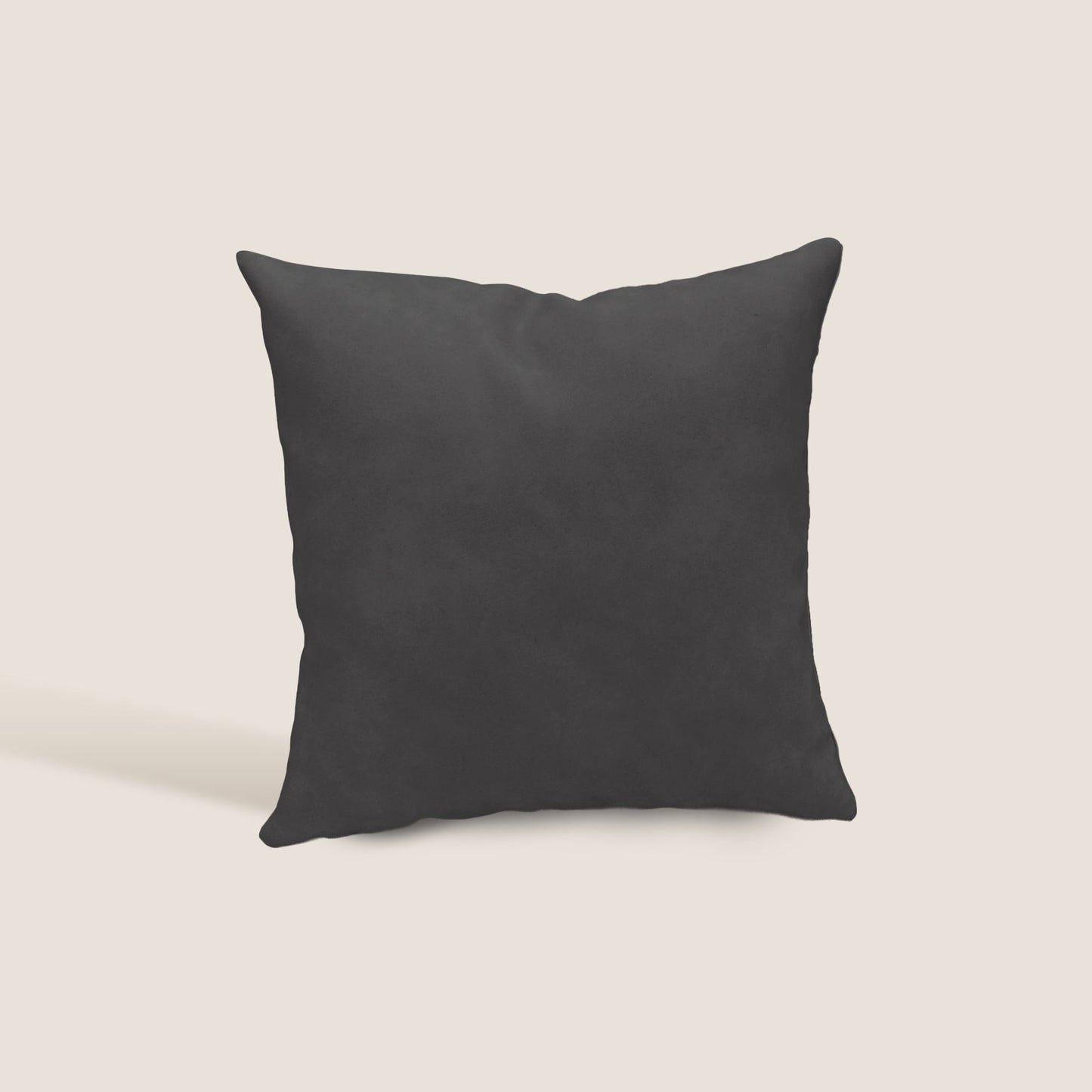 Atlanta cuscino quadrato disponibile in diversi colori realizzato in ecopelle primofiore nero