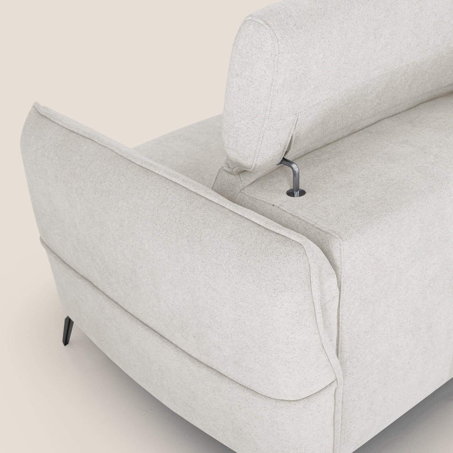 Bloom Divano con poggiapiedi estraibile piedini alti e poggiatesta reclinabili in tessuto bouclé impermeabile T07 bianco