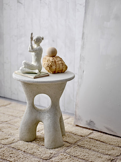 Amiee tavolino scultoreo tondo dalla forma organica in poliresina bianco