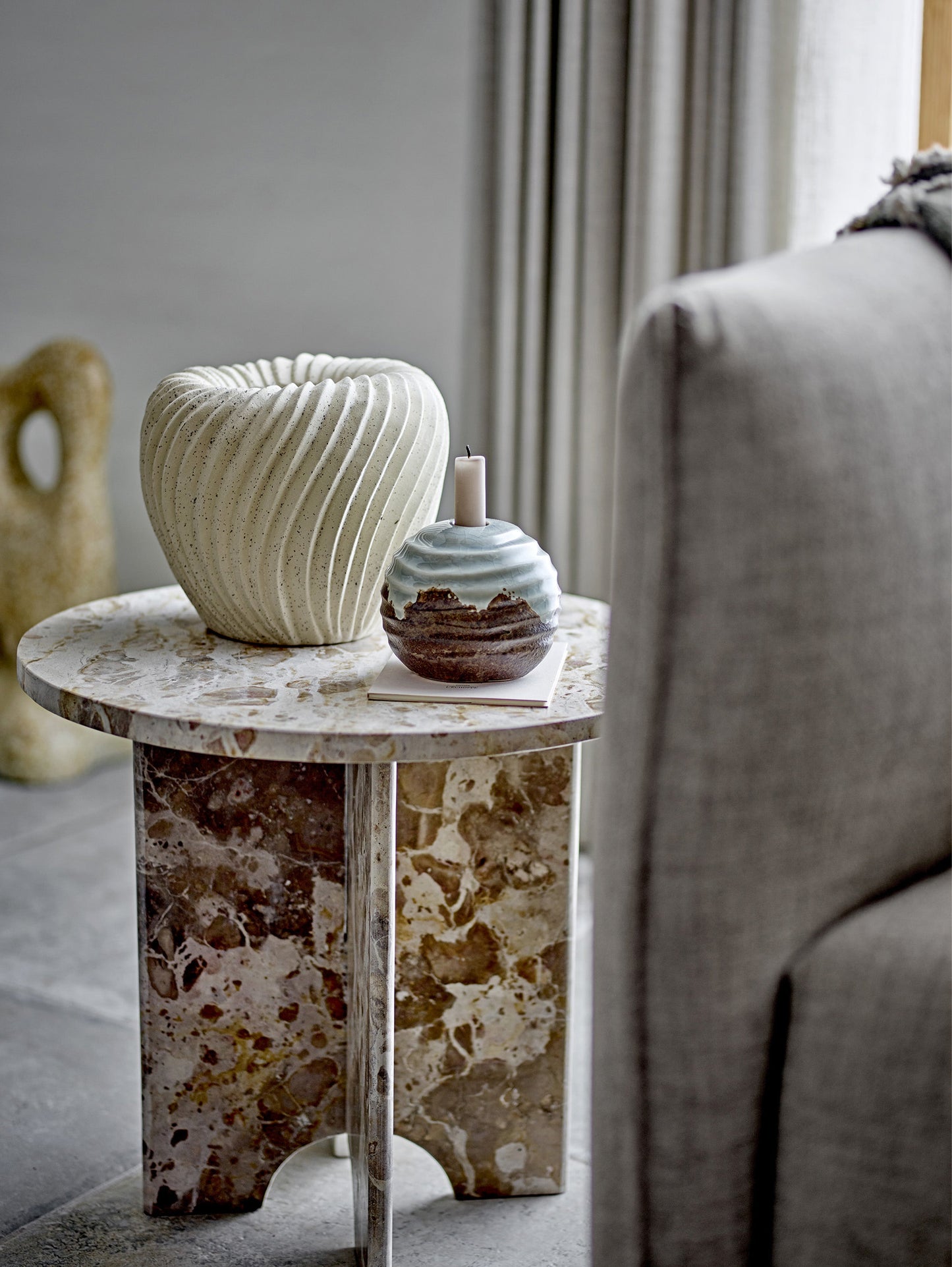 Tavolino Jasmia in marmo marrone rotondo