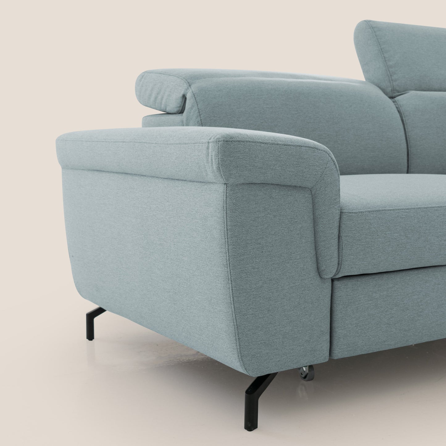 Aisha Divano con poggiapiedi estraibile piedini alti e poggiatesta reclinabili in tessuto Smacchiabile T05 carta da zucchero