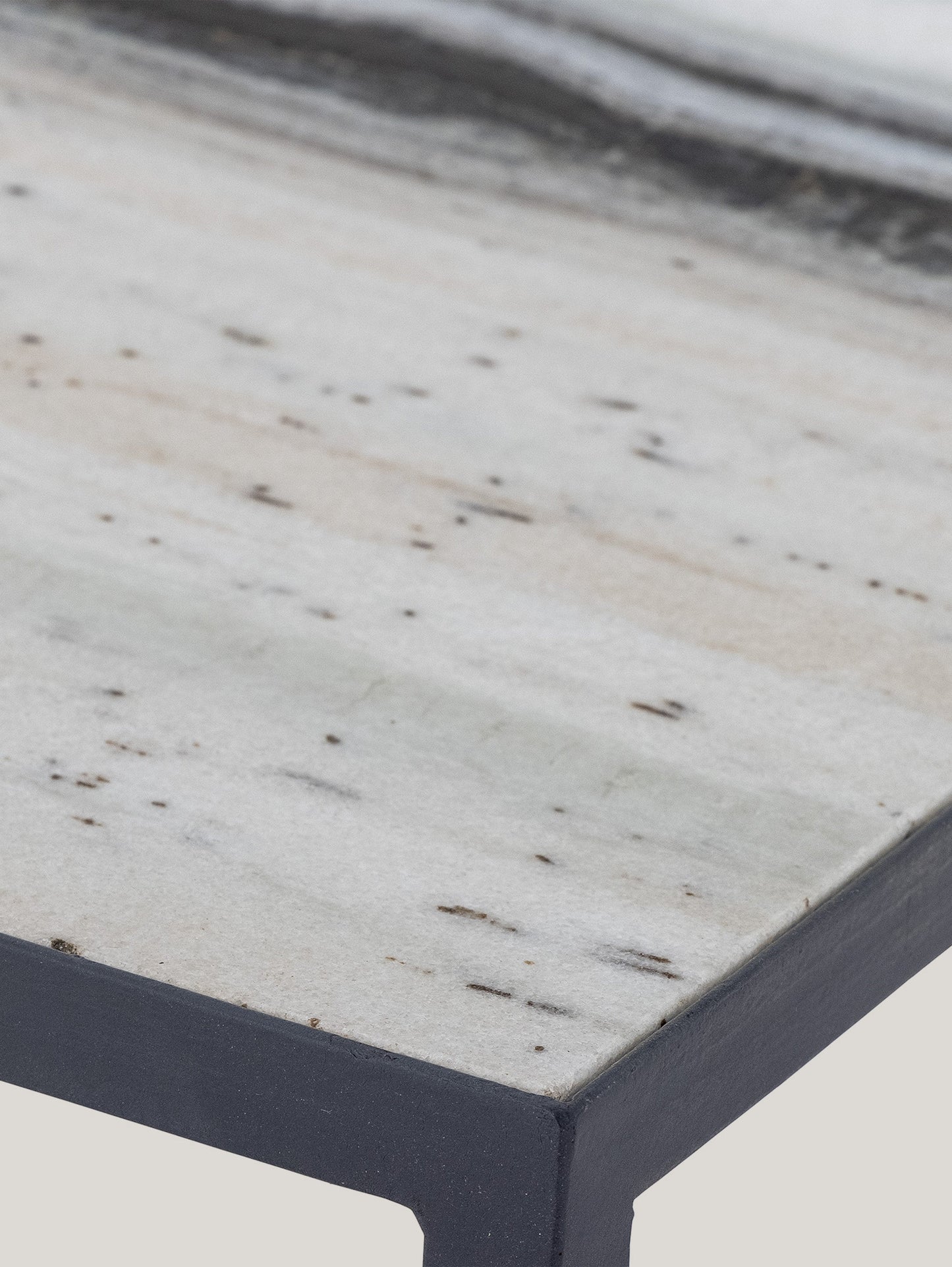 Ines tavolino rettangolare in marmo bianco venato con struttura antracite