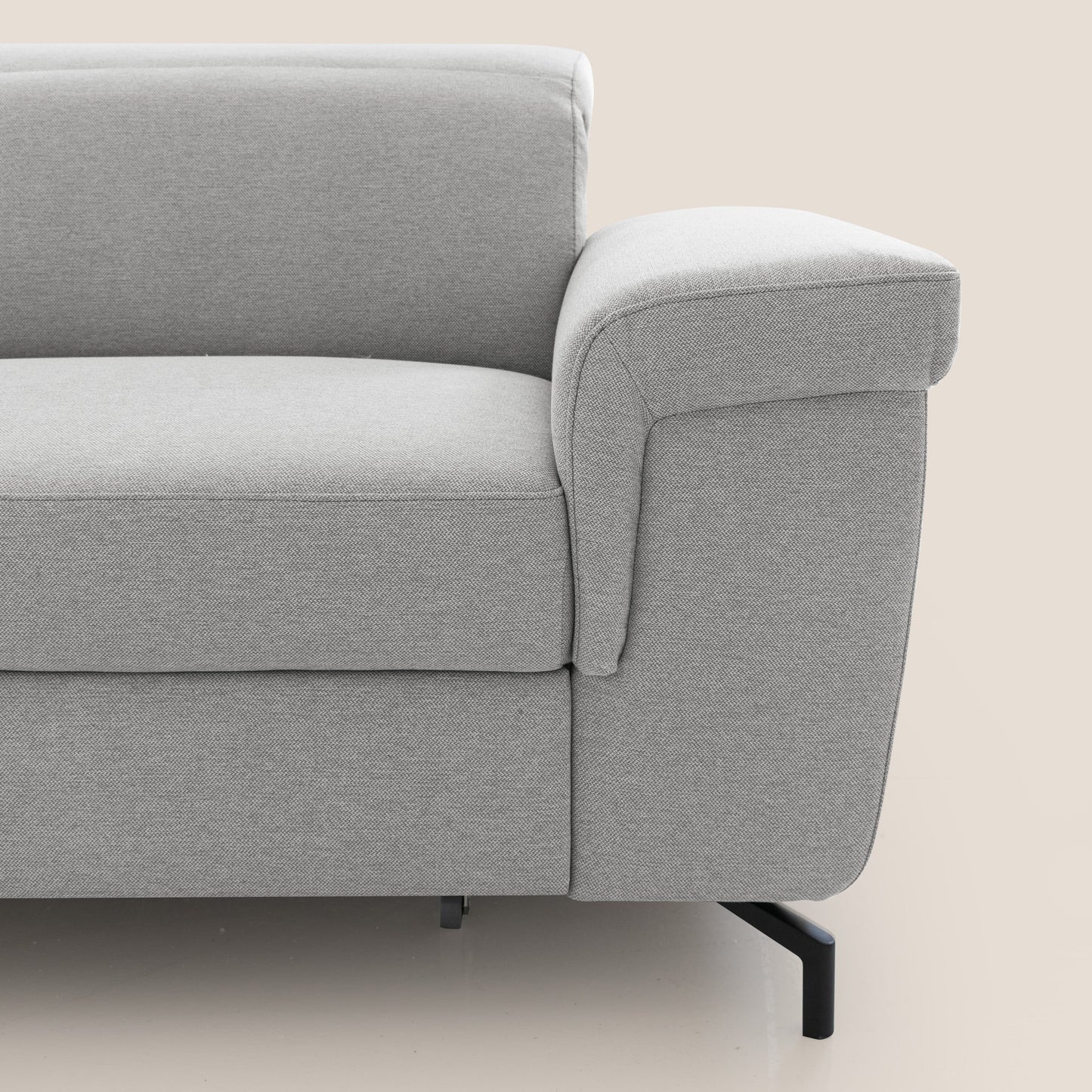 Aisha Divano con poggiapiedi estraibile piedini alti e poggiatesta reclinabili in tessuto Smacchiabile T05 grigio