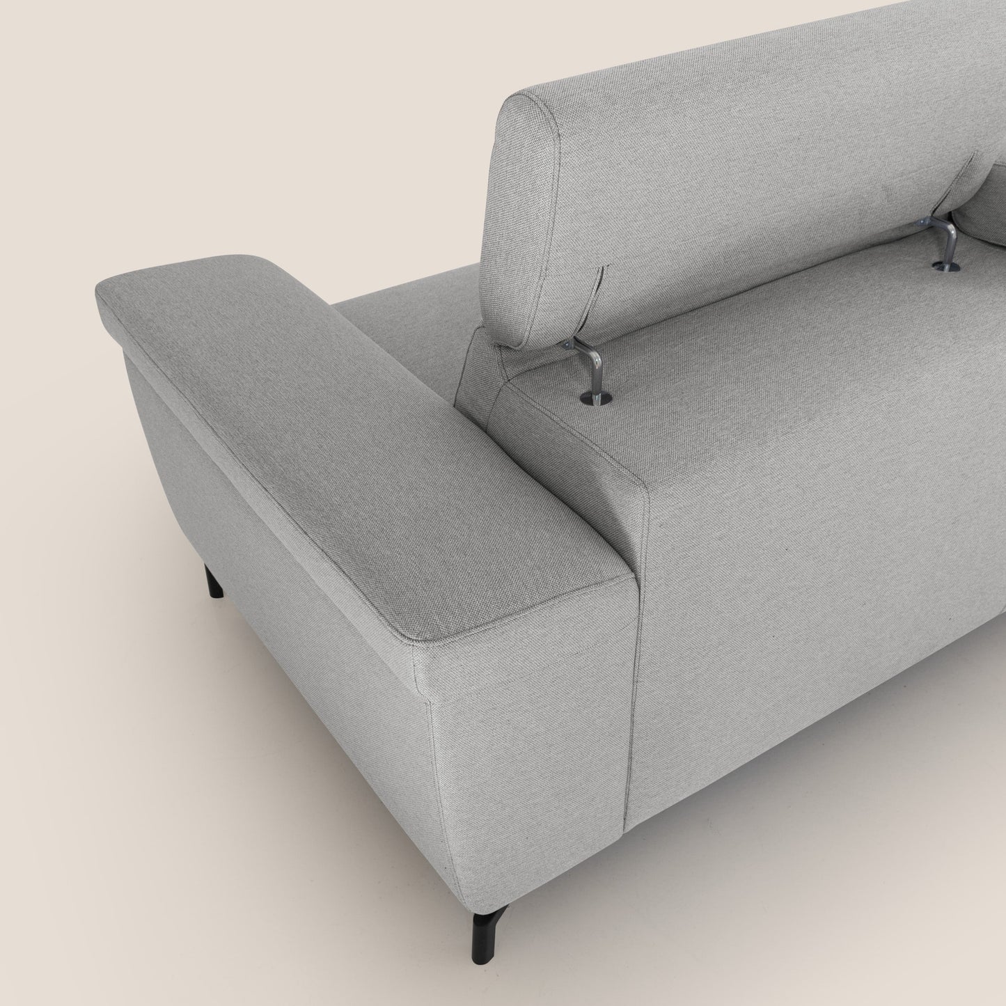 Aisha Divano con poggiapiedi estraibile piedini alti e poggiatesta reclinabili in tessuto Smacchiabile T05 grigio