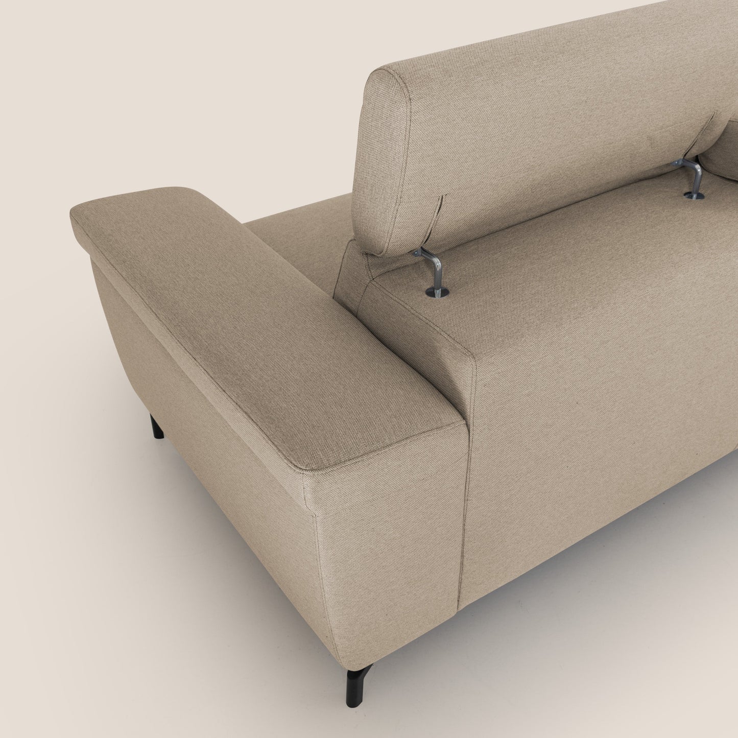 Aisha Divano con poggiapiedi estraibile piedini alti e poggiatesta reclinabili in tessuto Smacchiabile T05 beige