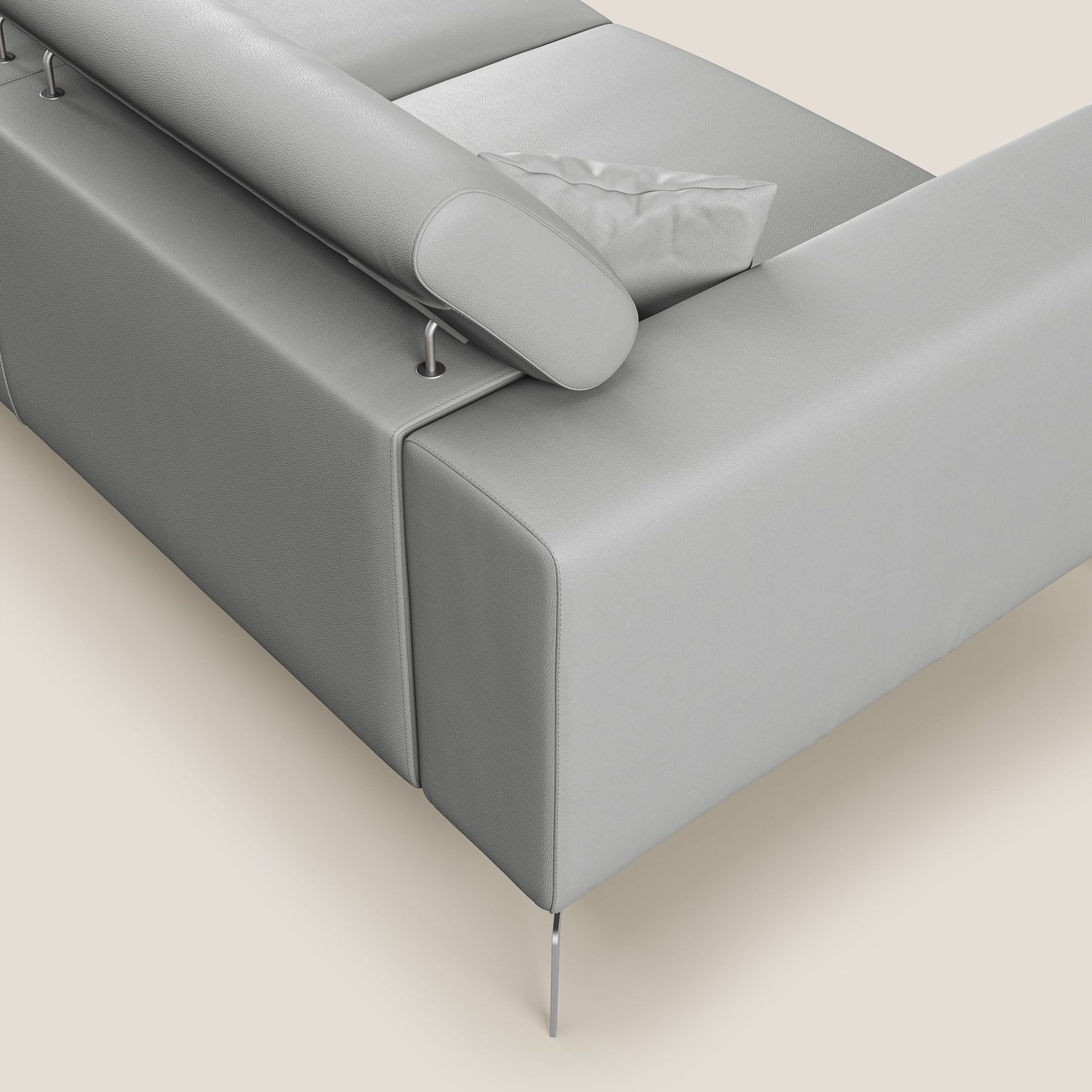 Blade Divano moderno con poggiatesta reclinabili in Ecopelle T04 grigio chiaro