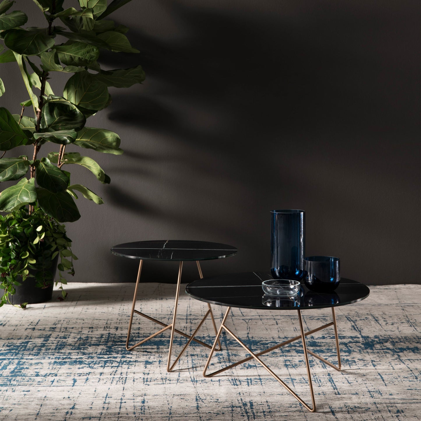 Ermione tavolino rotondo da salotto con piano in vetro marmo sahara black h35 nero