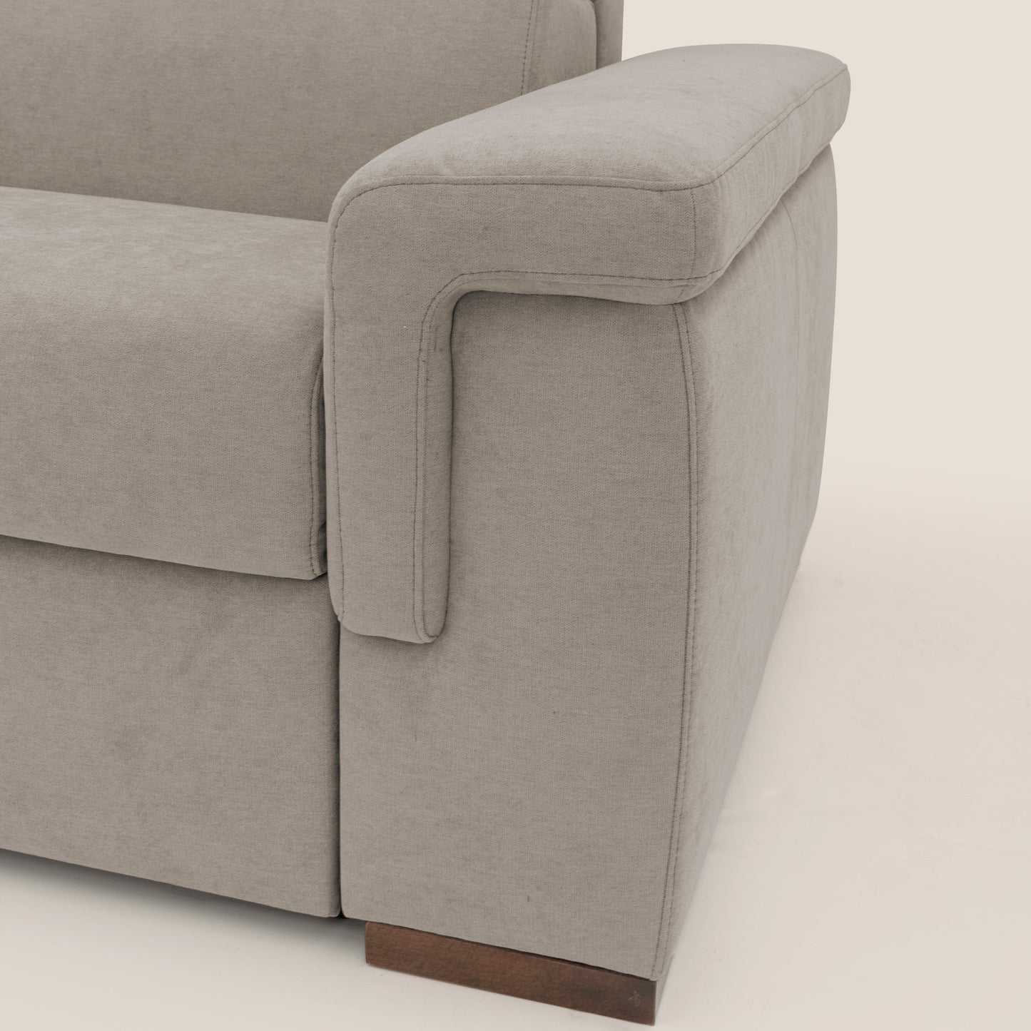 Giunone divano letto con materasso alto 18 cm e poggiatesta reclinabili in tessuto impermeabile T02 beige 