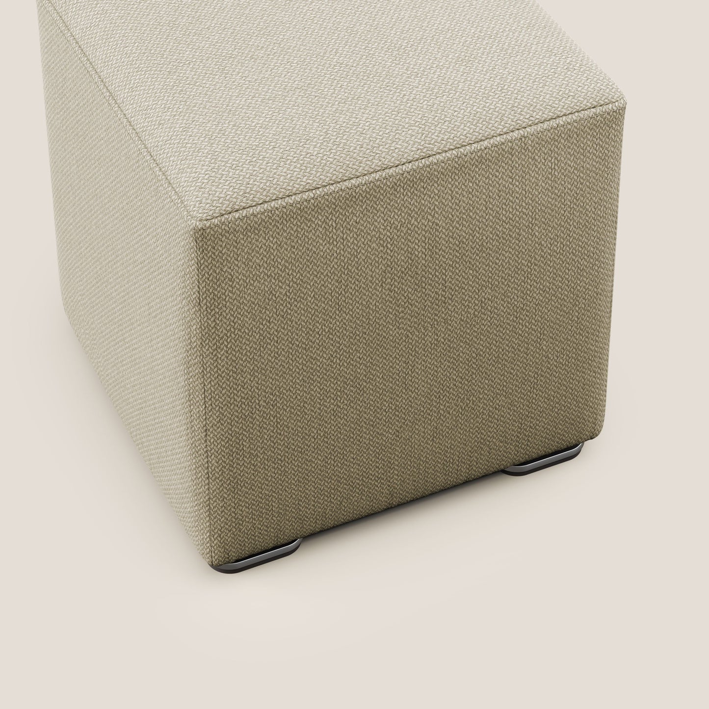Pouf cubo in tessuto morbido smacchiabile T05 cammello