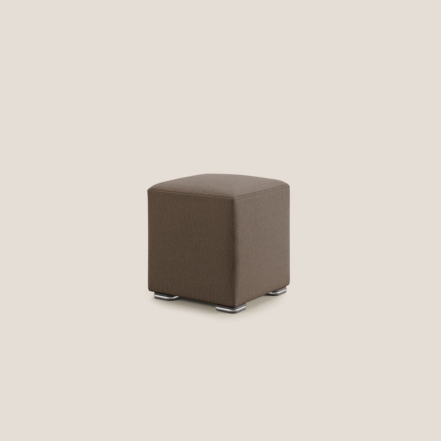 Pouf cubo in tessuto morbido smacchiabile T05 marrone