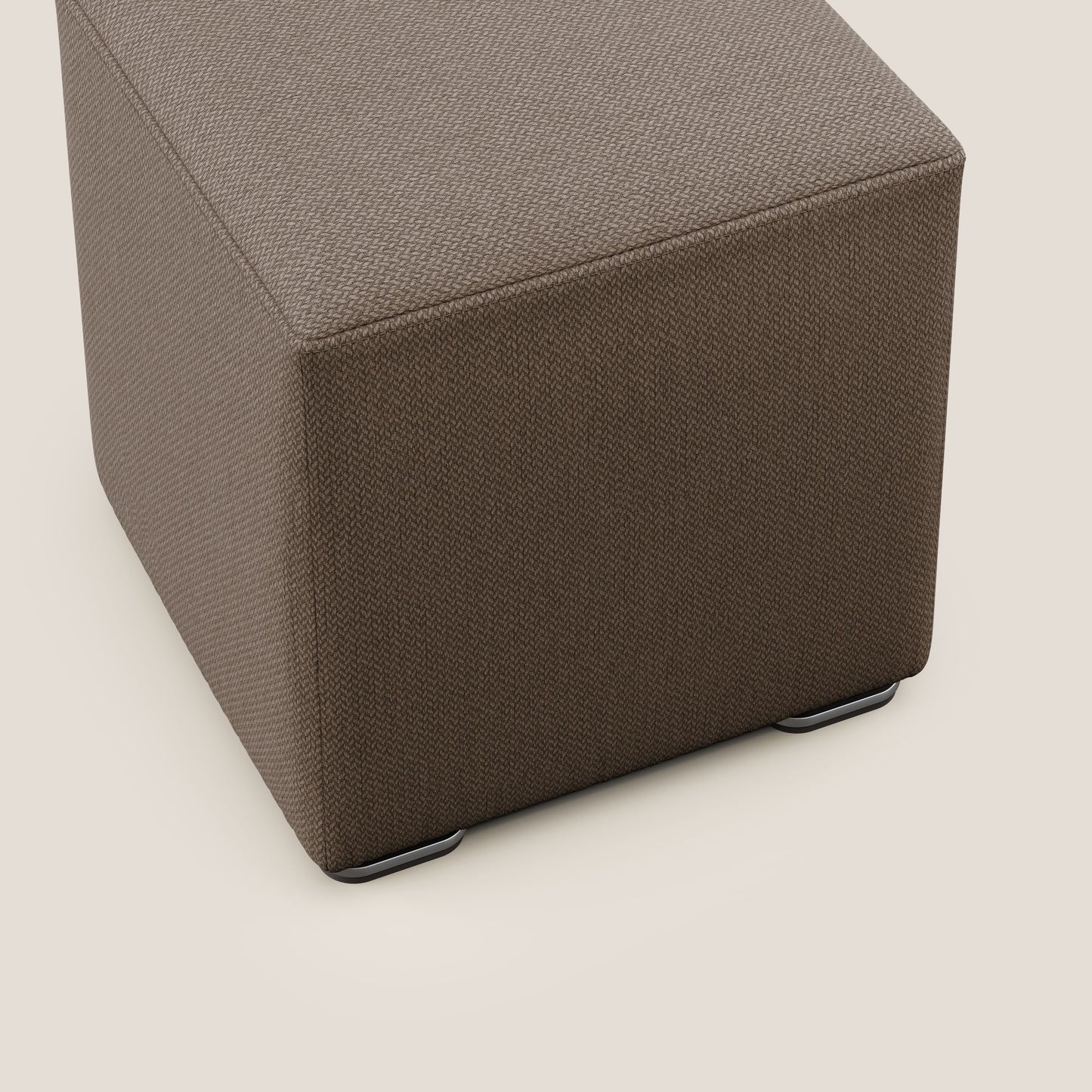 Pouf cubo in tessuto morbido smacchiabile T05 marrone