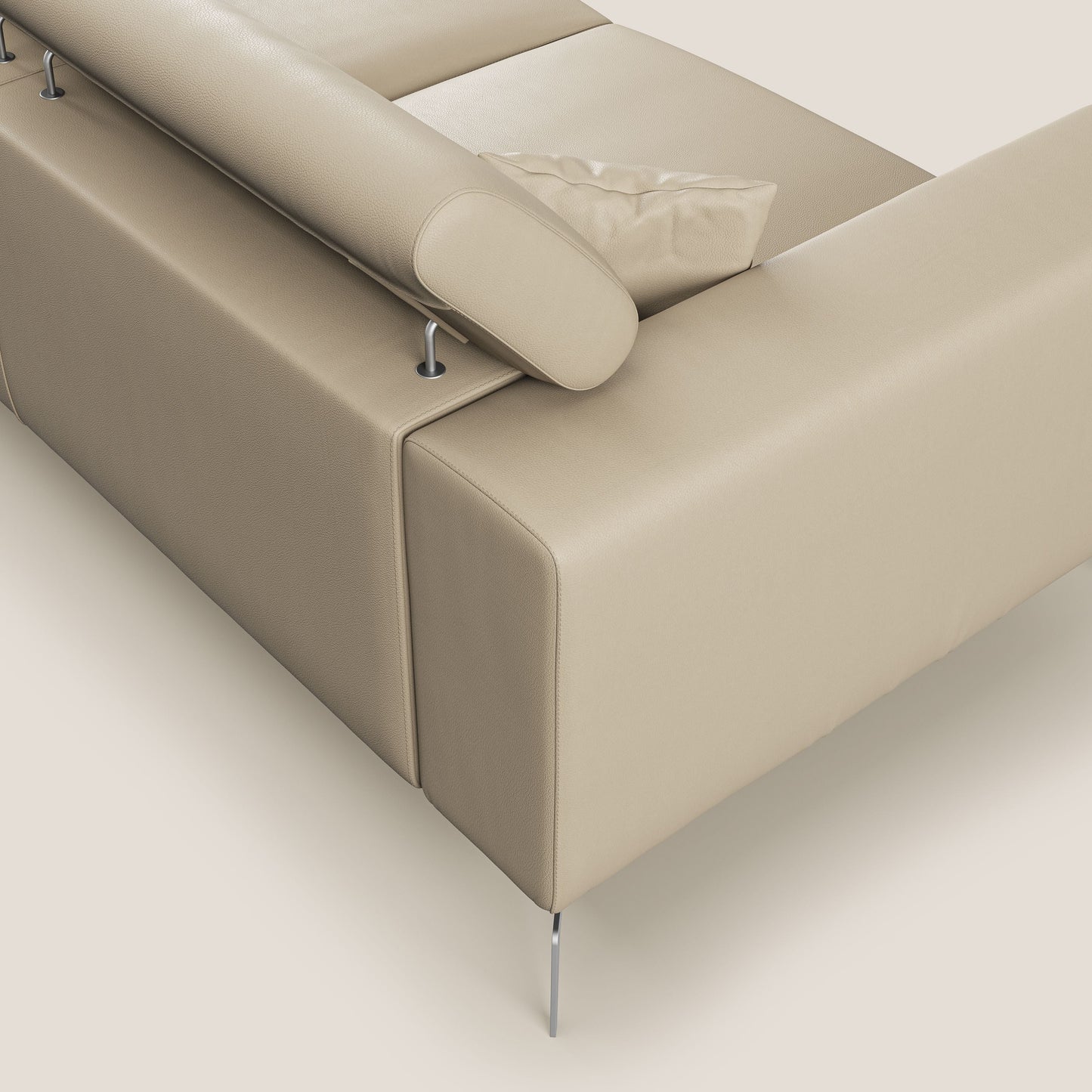 Blade Divano moderno con poggiatesta reclinabili in Ecopelle T04 panna