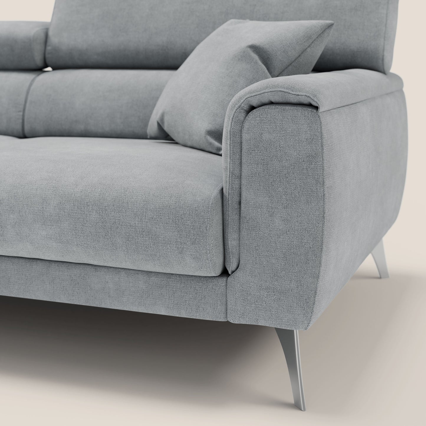 Caravaggio divano con sedute allungabili e poggiatesta reclinabili in tessuto impermeabile T02 grigio chiaro