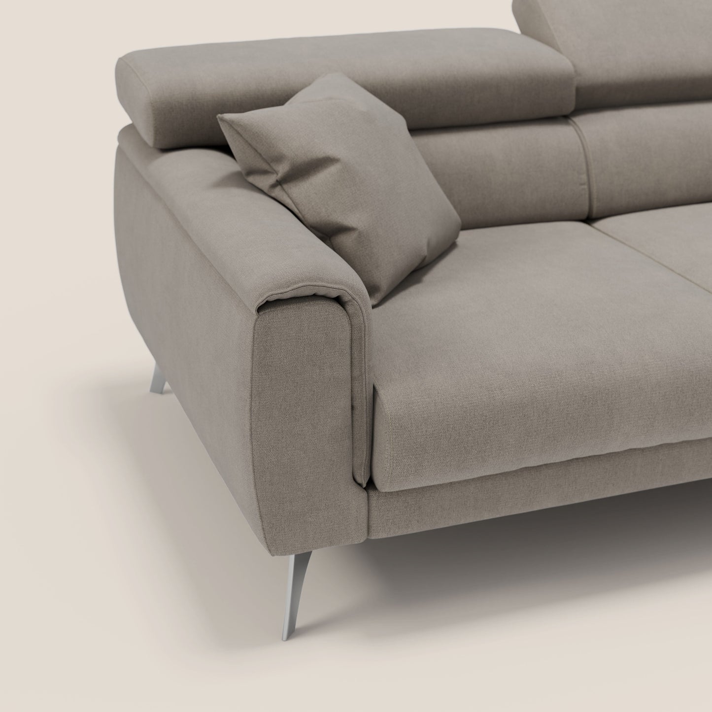 Caravaggio divano con 3 sedute allungabili indipendenti e poggiatesta reclinabili in tessuto impermeabile T02 beige