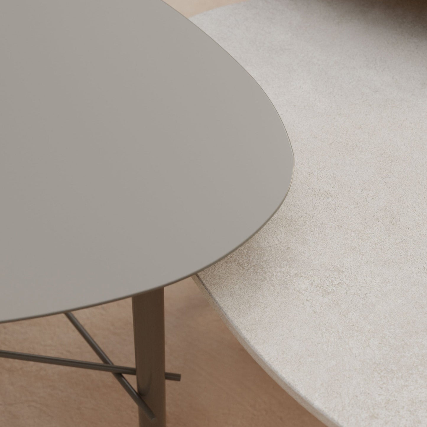 Cookie tavolino basso con piano in laminam terre di matera nero