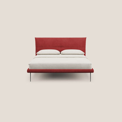 Akiko letto imbottito con piedi alti in metallo in tessuto impermeabile T02 rosso 