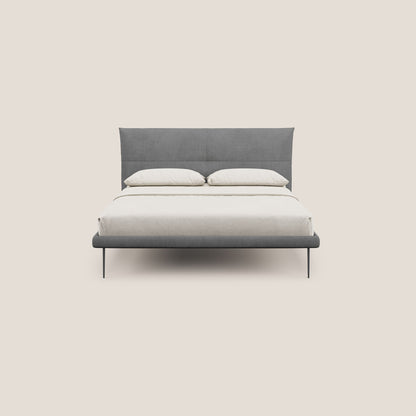 Akiko letto imbottito con piedi alti in metallo in tessuto impermeabile T02 grigio 