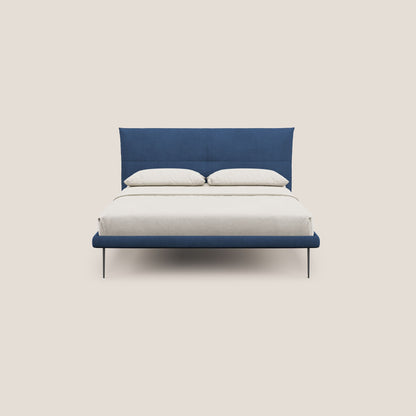 Akiko letto imbottito con piedi alti in metallo in tessuto impermeabile T02 blu 