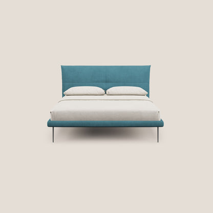 Akiko letto imbottito con piedi alti in metallo in tessuto impermeabile T02 azzurro 