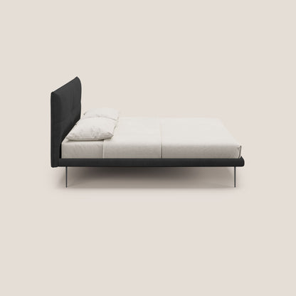 Akiko letto imbottito con piedi alti in metallo in tessuto impermeabile T02 nero 