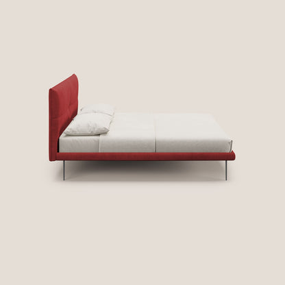 Akiko letto imbottito con piedi alti in metallo in tessuto impermeabile T02 rosso 