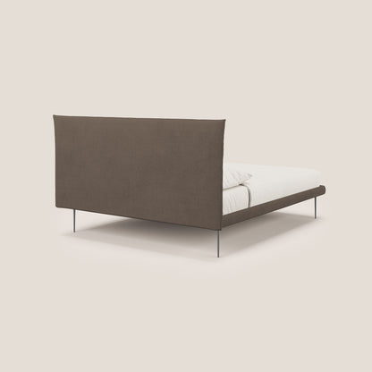 Akiko letto imbottito con piedi alti in metallo in tessuto impermeabile T02 marrone 