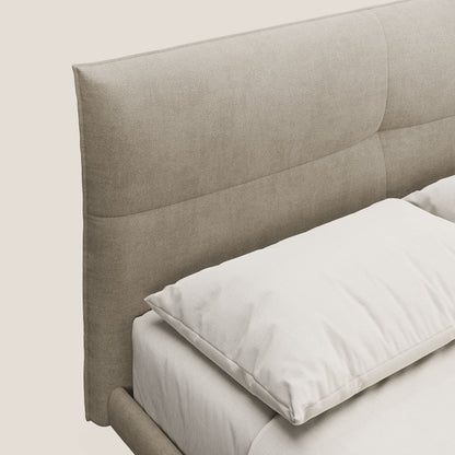 Akiko letto imbottito con piedi alti in metallo in tessuto impermeabile T02 beige 