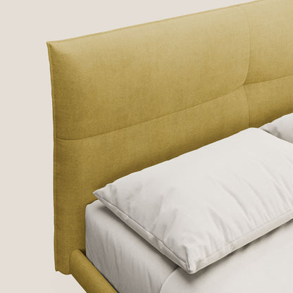 Akiko letto imbottito con piedi alti in metallo in tessuto impermeabile T02 giallo 