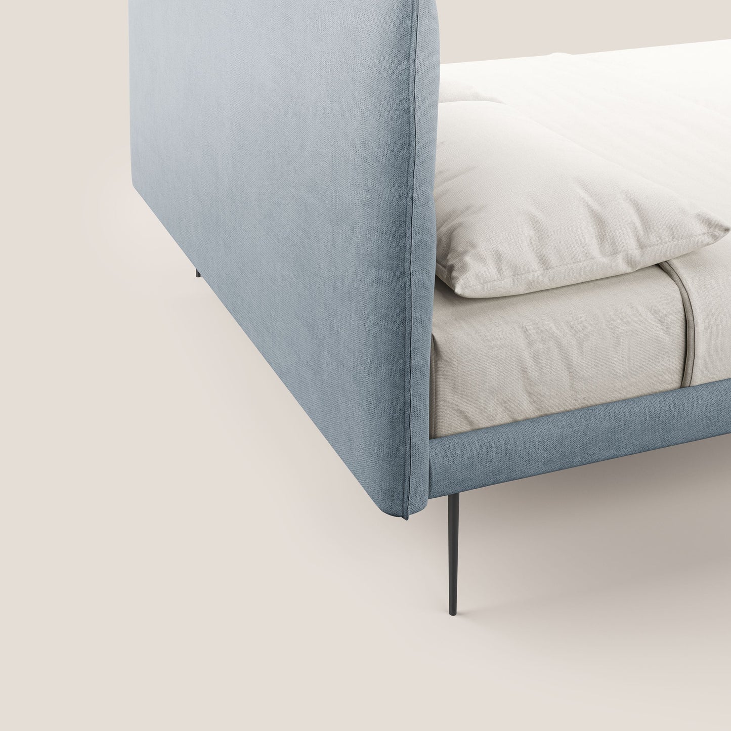 Akiko letto imbottito con piedi alti in metallo in tessuto impermeabile T02 carta da zucchero 