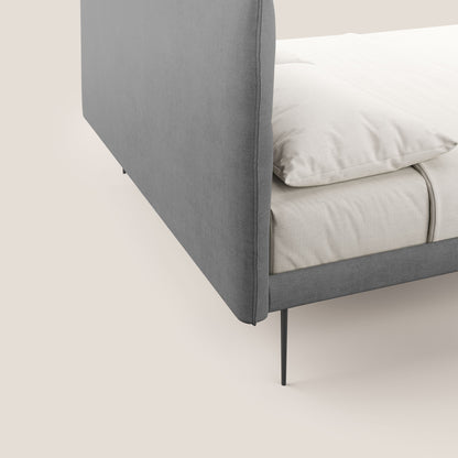 Akiko letto imbottito con piedi alti in metallo in tessuto impermeabile T02 grigio 