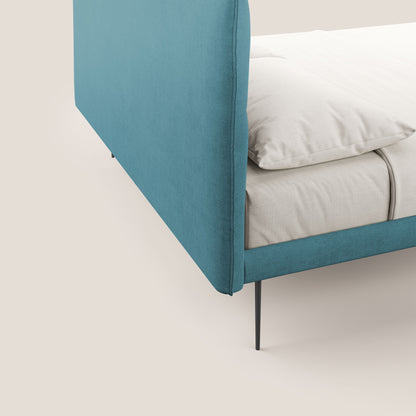 Akiko letto imbottito con piedi alti in metallo in tessuto impermeabile T02 azzurro 