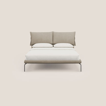 Bice letto imbottito con cuscini e piedi alti in metallo in tessuto impermeabile T02 beige 