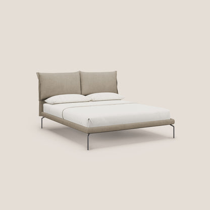 Bice letto imbottito con cuscini e piedi alti in metallo in tessuto impermeabile T02 beige 