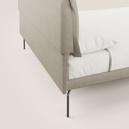 Bice letto imbottito con cuscini e piedi alti in metallo in tessuto impermeabile T02 beige 