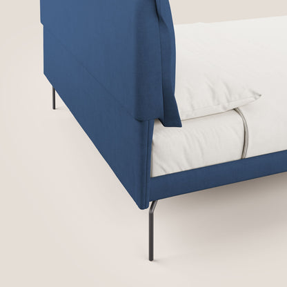 Bice letto imbottito con cuscini e piedi alti in metallo in tessuto impermeabile T02 blu 