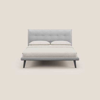 Brigitte letto con testata trapuntata piedi alti in mogano e tessuto impermeabile T09 grigio chiaro 