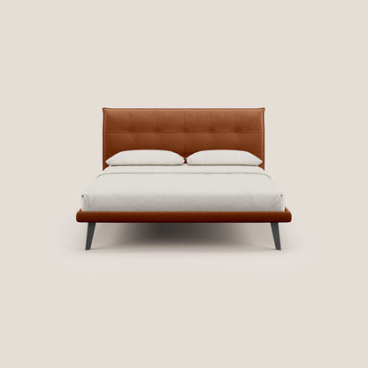 Brigitte letto con testata trapuntata piedi alti in mogano e tessuto impermeabile T09 ruggine 