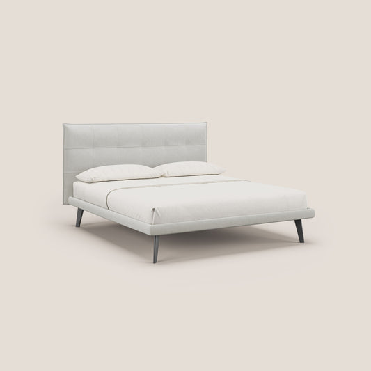 Brigitte letto con testata trapuntata piedi alti in mogano e tessuto impermeabile T09 panna 