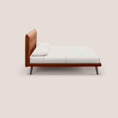 Brigitte letto con testata trapuntata piedi alti in mogano e tessuto impermeabile T09 ruggine 