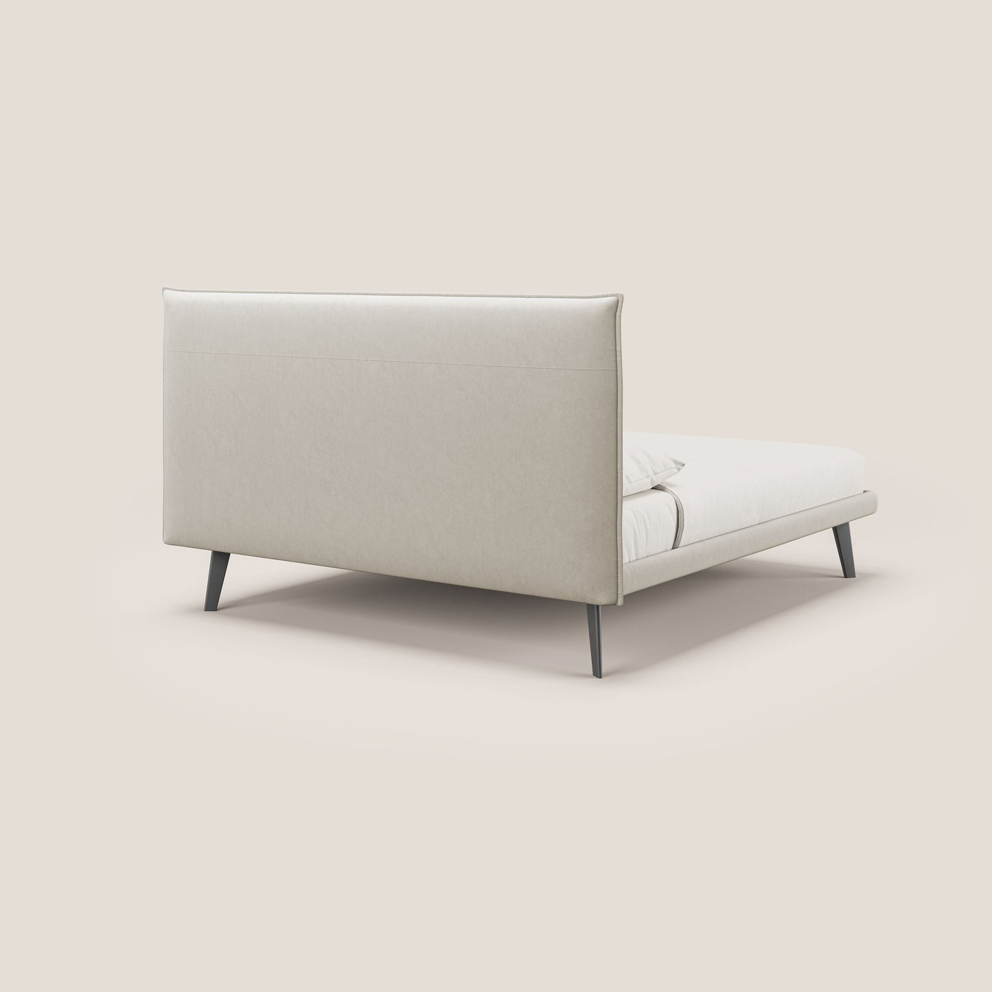 Brigitte letto con testata trapuntata piedi alti in mogano e tessuto impermeabile T09 beige 