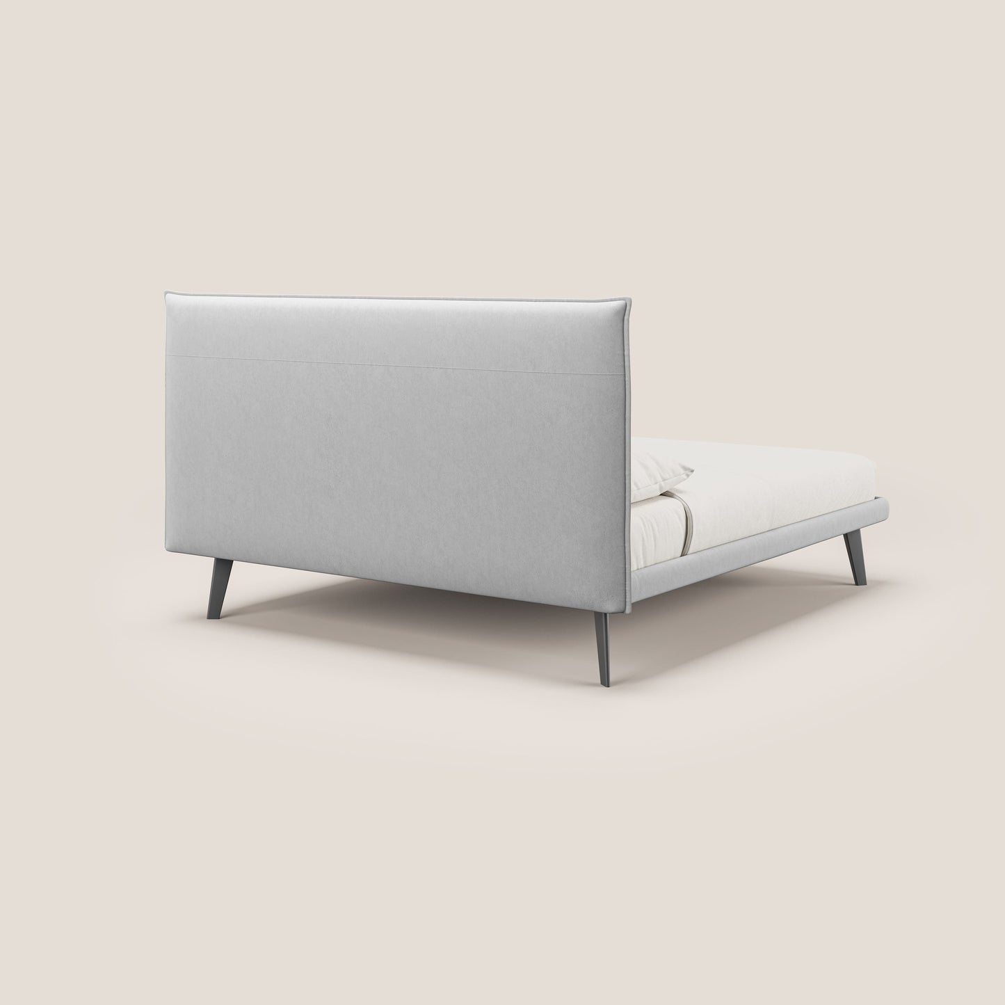 Brigitte letto con testata trapuntata piedi alti in mogano e tessuto impermeabile T09 grigio chiaro 