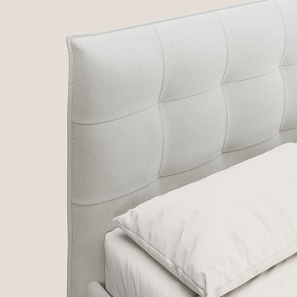 Brigitte letto con testata trapuntata piedi alti in mogano e tessuto impermeabile T09 panna 