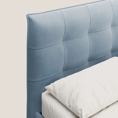 Brigitte letto con testata trapuntata piedi alti in mogano e tessuto impermeabile T09 carta da zucchero 