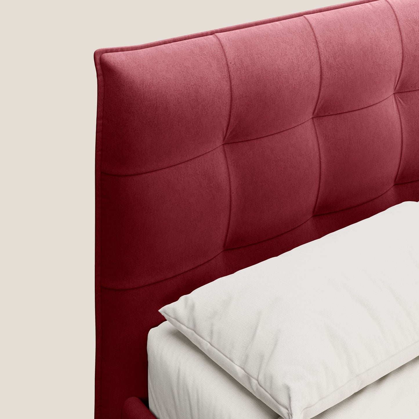 Brigitte letto con testata trapuntata piedi alti in mogano e tessuto impermeabile T09 rosso 