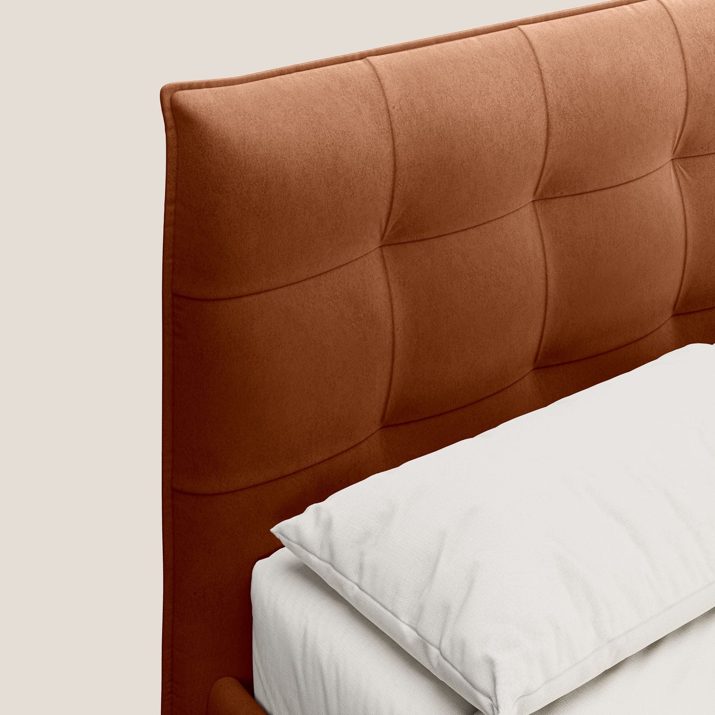 Brigitte letto con testata trapuntata piedi alti in mogano e tessuto impermeabile T09 ruggine 