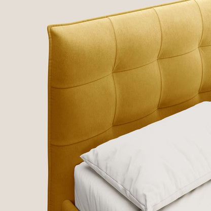 Brigitte letto con testata trapuntata piedi alti in mogano e tessuto impermeabile T09 giallo 