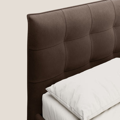 Brigitte letto con testata trapuntata piedi alti in mogano e tessuto impermeabile T09 marrone 