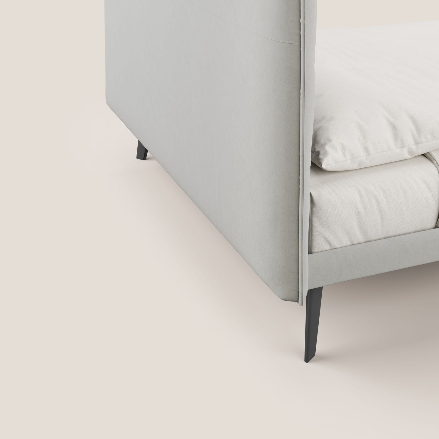 Brigitte letto con testata trapuntata piedi alti in mogano e tessuto impermeabile T09 panna 