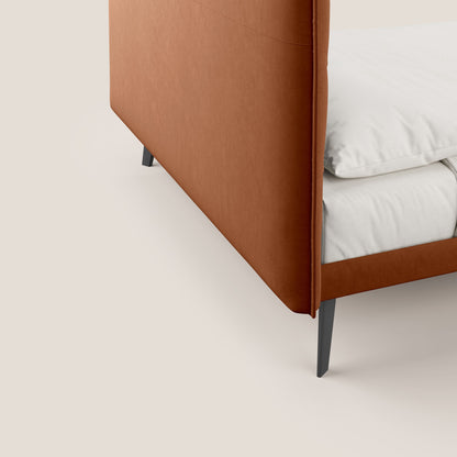 Brigitte letto con testata trapuntata piedi alti in mogano e tessuto impermeabile T09 ruggine 