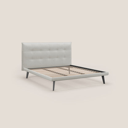 Brigitte letto con testata trapuntata piedi alti in mogano e tessuto impermeabile T09 panna 